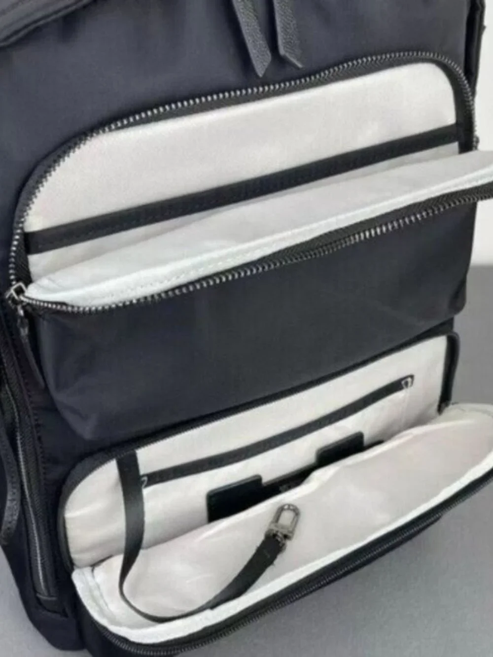 🍒🍒TUMI Voyageur Montana Backpack Black/Gunmetal - beautiful like-new condition - Picture 5 of 10